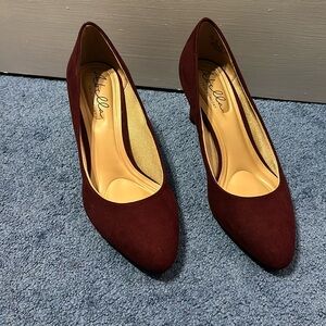 Abella Maroon/burgundy suede heels
